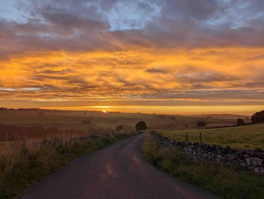 Gorgeous Cozy Cottage With A Heritage Feel, Walks, Pubs & Wood Burner Tideswell Exterior photo